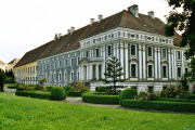 Renovierte Fassade vom Park aus